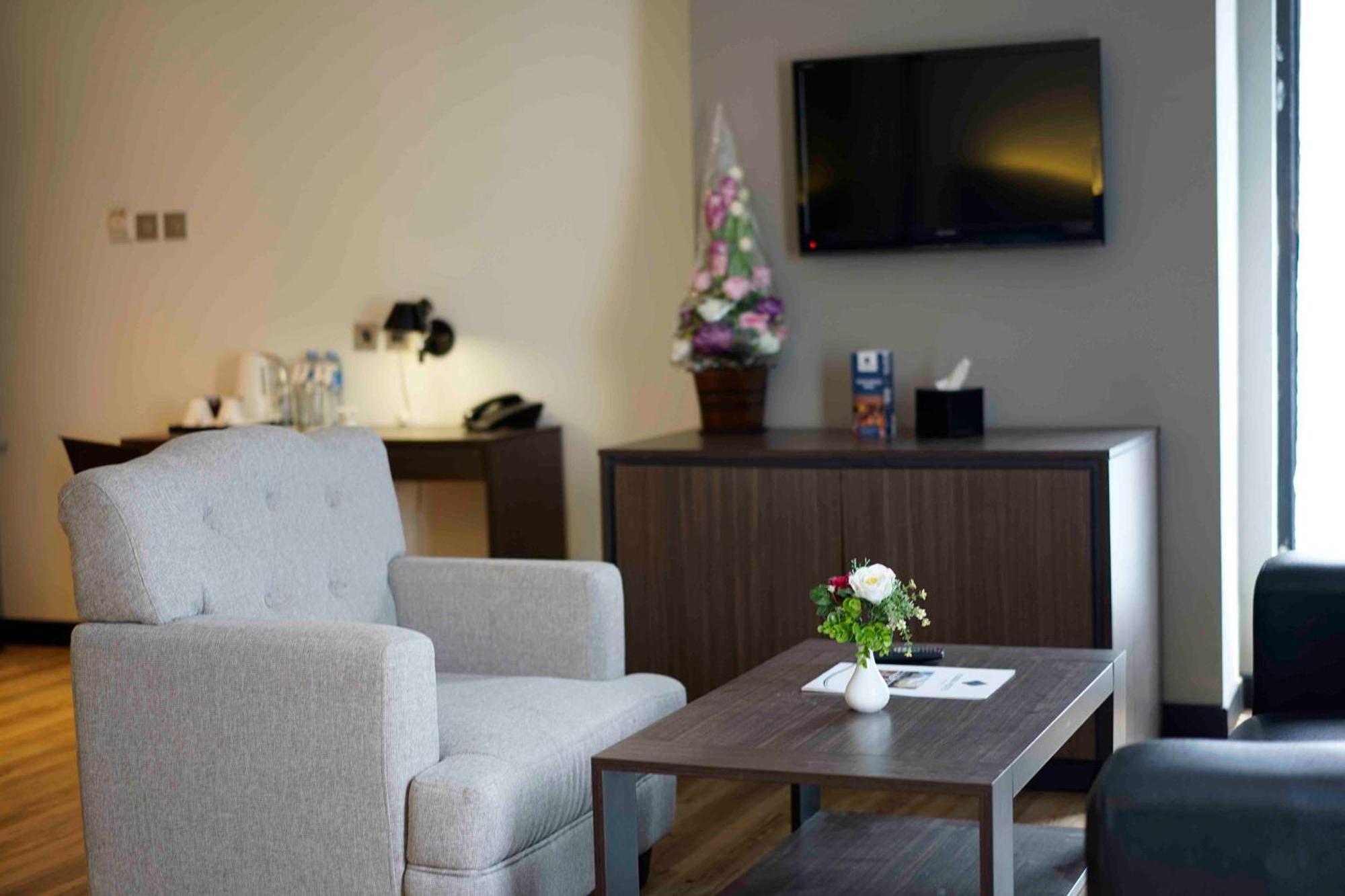 Yunna Hotel Lampung Bandar Lampung Buitenkant foto
