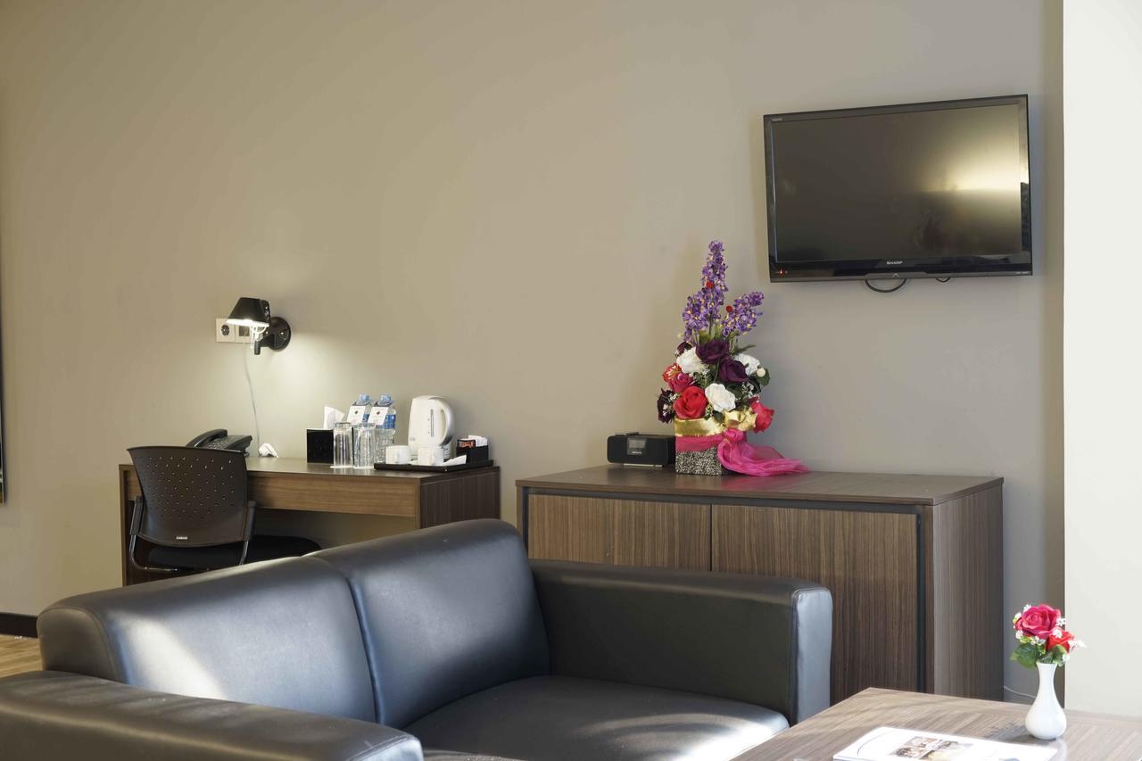 Yunna Hotel Lampung Bandar Lampung Buitenkant foto